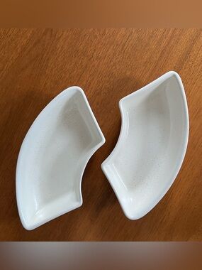 Set of Two Vintage Curved Ceramic Dishes in White